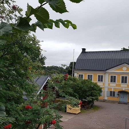 Отель Piispan Majatalo, Pieni Erillistalo Порвоо Экстерьер фото
